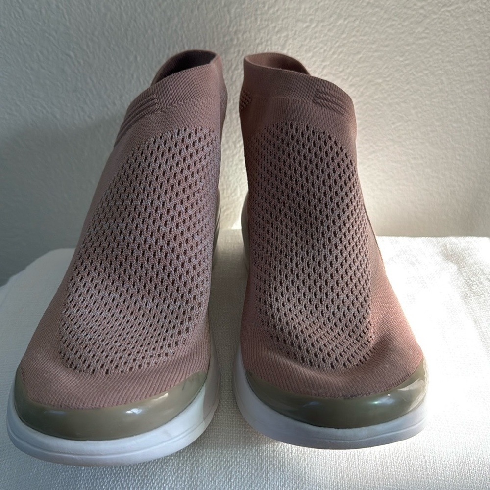 Bzees Romance Sneaker Ankle Booties Size 9.5 in Pink